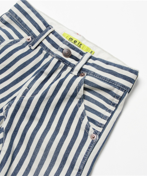 COMECHATTO&CLOSET（カムチャットアンドクロゼット）の「ヒッコリーサルエル８分丈パンツ（デニムパンツ・キッズ・ブルー・90/110/120/100/140/130）」の3枚目の写真