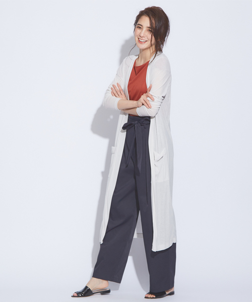 qualite（カリテ）の「【接触冷感】クールフライスロングカーディガン（カーディガン/ボレロ・レディース・ブラック/ロイヤルブルー/ライトグレー/ブルー/ベージュ/セージグリーン・36/38）」の20枚目の写真