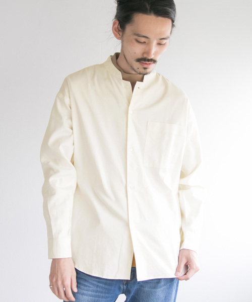 URBAN RESEARCH（アーバンリサーチ）の「LOOSE FIT STAND COLLAR SHIRTS（シャツ/ブラウス・メンズ・オフホワイト/ベージュ系その他/ブルー系その他/キャメル・M/L）」の2枚目の写真