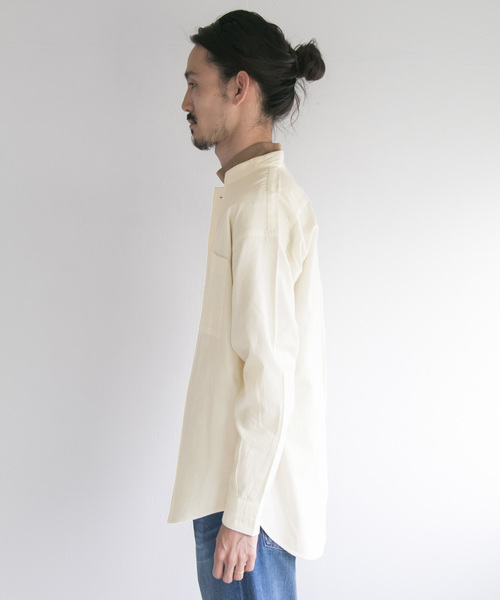 URBAN RESEARCH（アーバンリサーチ）の「LOOSE FIT STAND COLLAR SHIRTS（シャツ/ブラウス・メンズ・オフホワイト/ベージュ系その他/ブルー系その他/キャメル・M/L）」の12枚目の写真