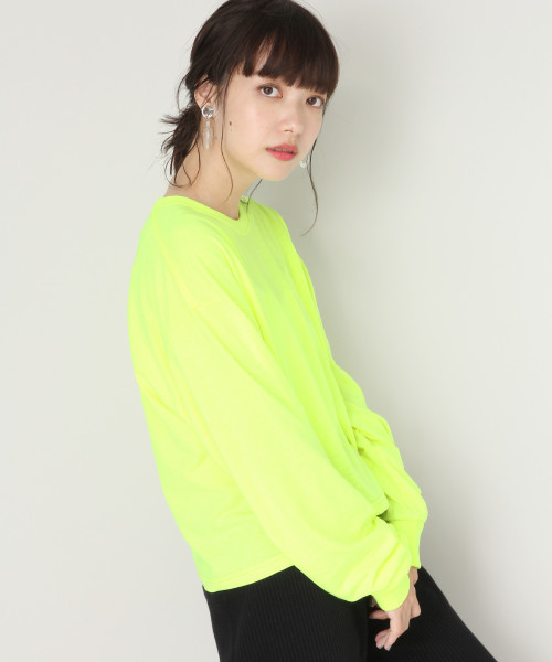 LOWRYS FARM(ローリーズファーム)の「JERZEESリメイクショートT 808661(Tシャツ/カットソー・レディース・ブラック/グレー/オフホワイト/イエロー・FREE)」の4枚目の写真