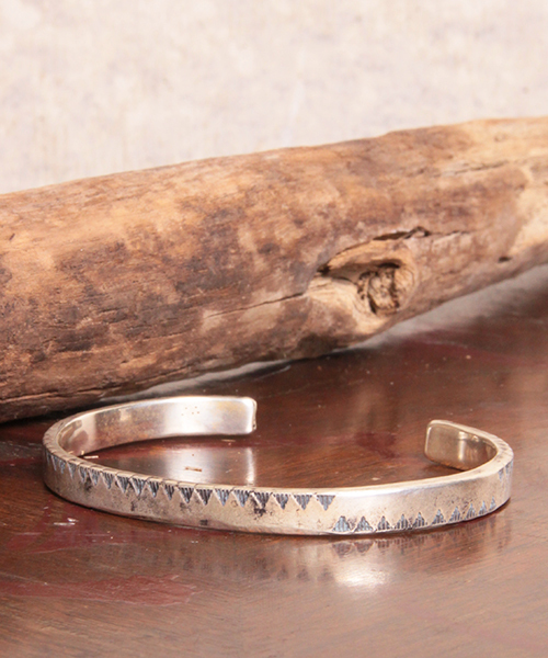 ネコ　idealismsound イディアリズムサウンド　バングル ネコ様専用 idealismsound イディアリズムサウンド バングル