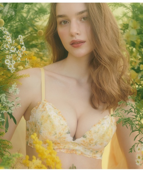 PEACH JOHN(ピーチジョン)の「【売上No.1※シリーズ!カップ別にバストを盛って、誰でも全身スタイルアップ】ナイスバディブラ(ブラジャー・レディース・グリーン/ブラック/ピンクベージュ/ライラック/ネイビー/ライトブルー/レッド/ラベンダー/ミント/ピンク/ダークブルー/オフホワイト/スモークピンク/パープル/レッド系その他/グレー/チェリーピンク/ピンク系その他/コーラル/ライトパープル/グリーン系その他/ホワイト×イエロー/イエロー/インディゴブルー/クリアブラック/ベージュ系その他/桜/ダークラベンダー/ローズ/ブラウン/ネイビー系/ライトピンク/グレイッシュベージュ/ライトグリーン・A70/B65/B70/B75/C65/C75/C80/D70/D75/D80/E65/E75/F70/F75/A65/C70/D65/E70/E80/A75/F65)」の3枚目の写真