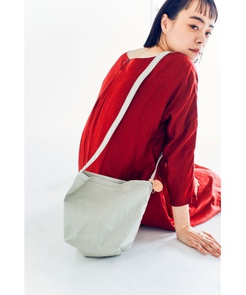 TASINAMI(タシナミ)の「【TASINAMI×Kanoco/タシナミ x カノコ】ミニショルダーバッグ(ショルダーバッグ・レディース・ホワイト/ブラック/グレー/ピンク/ブルー/アーミー・FREE)」の4枚目の写真