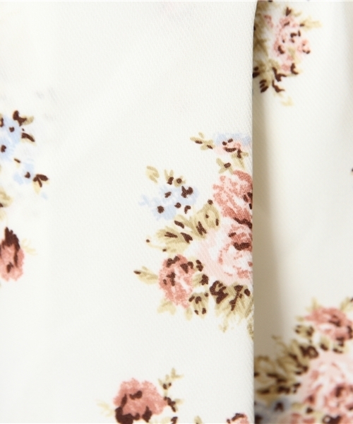 one after another NICE CLAUP（ワンアフターアナザーナイスクラップ）の「【ナイスクラップ】ブーケ柄スカート（スカート・レディース・ネイビー/グレー系その他/アイボリー・FREE）」の4枚目の写真