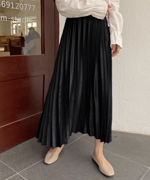 ABITOKYO（アビトーキョー）の「サテンプリーツスカート（スカート・レディース・ライトグレー/ブラック/ベージュ/ネイビー/ライトグリーン・MEDIUM/LARGE）」の2枚目の写真