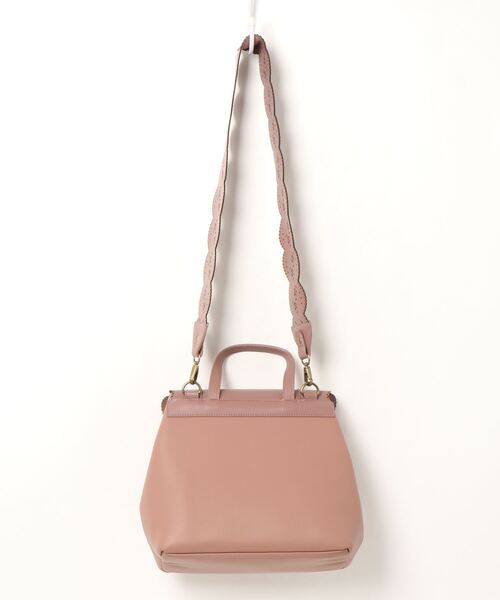 axes femme(アクシーズファム)の「パンチング2wayバッグ(ショルダーバッグ・レディース・ブラウン/ピンク/ブルー・MEDIUM)」の4枚目の写真