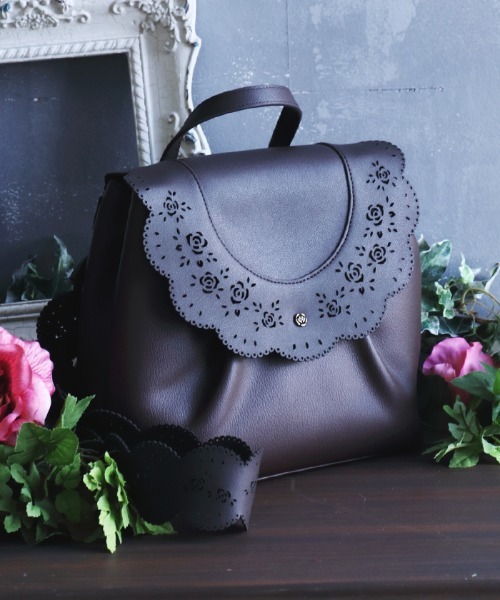 axes femme(アクシーズファム)の「パンチング2wayバッグ(ショルダーバッグ・レディース・ブラウン/ピンク/ブルー・MEDIUM)」の2枚目の写真