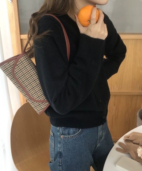 Doula Doula（ドゥーラドゥーラ）の「クルーネックニットカーディガン（カーディガン/ボレロ・レディース・ライトグレー/ブラック/パープル/ネイビー/レッド/イエロー/ダークグレー/ボルドー/モカ/キャメル/ブラウン/ライトブルー/ピンク/オフホワイト/オレンジ/グリーン/ライトグリーン・FREE）」の18枚目の写真