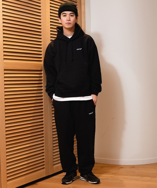 Levi's（リーバイス）の「WEAR IN WEAR OUT スウェットフーディー MINERAL BLACK（パーカー・メンズ・ブラック・L/S/M/XL）」の2枚目の写真