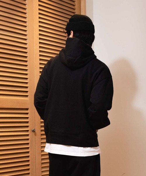 Levi's（リーバイス）の「WEAR IN WEAR OUT スウェットフーディー MINERAL BLACK（パーカー・メンズ・ブラック・L/S/M/XL）」の4枚目の写真