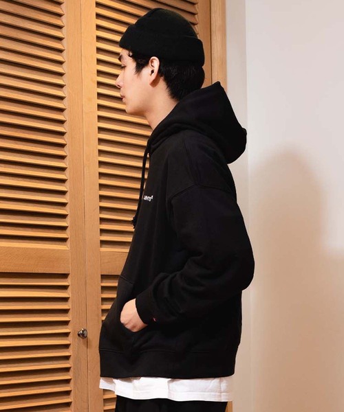 Levi's（リーバイス）の「WEAR IN WEAR OUT スウェットフーディー MINERAL BLACK（パーカー・メンズ・ブラック・L/S/M/XL）」の3枚目の写真