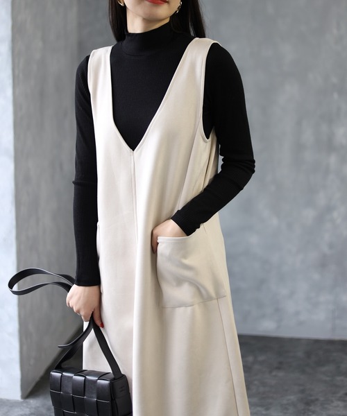 deux amour（ドゥーザムール）の「スエードジャンスカ（ジャンパースカート・レディース・ベージュ/グレー・MEDIUM）」の2枚目の写真