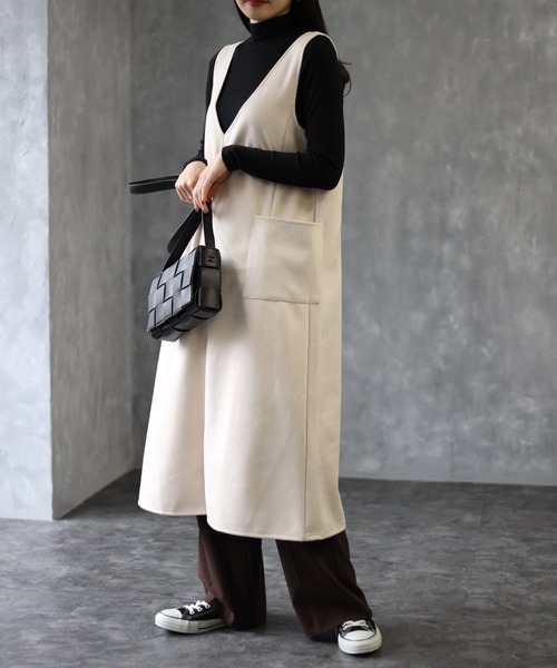 deux amour（ドゥーザムール）の「スエードジャンスカ（ジャンパースカート・レディース・ベージュ/グレー・MEDIUM）」の4枚目の写真