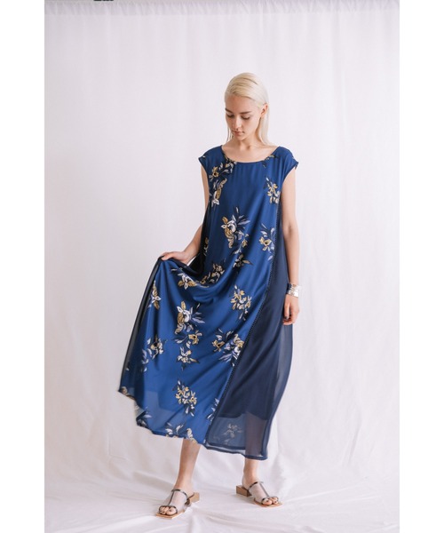 AULA AILA（アウラアイラ）の「ビッグフラワープリントドレス（ドレス・レディース・ホワイト/ブルー/グリーン・0）」の17枚目の写真