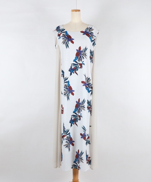 AULA AILA（アウラアイラ）の「ビッグフラワープリントドレス（ドレス・レディース・ホワイト/ブルー/グリーン・0）」の7枚目の写真