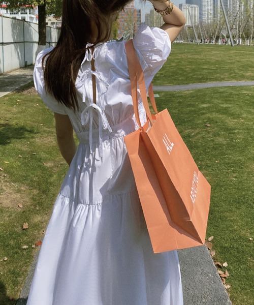 meJane（ミージェーン）の「パフスリーブバックリボン ティアードワンピース（ワンピース・レディース・ホワイト/ブラック・FREE）」の5枚目の写真