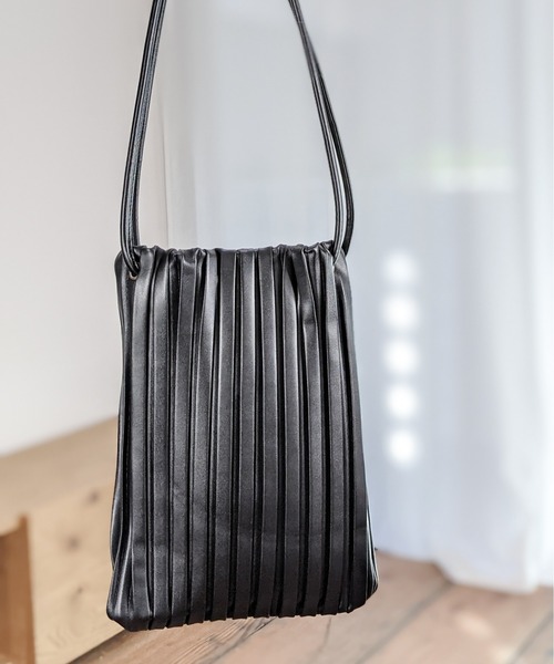 Per sist ence（パーシエンス）の「Per sist ence/パーシエンス　プリーツマルチウェイトート（トートバッグ・レディース・ブラック/アイボリー/モカ・FREE）」の3枚目の写真