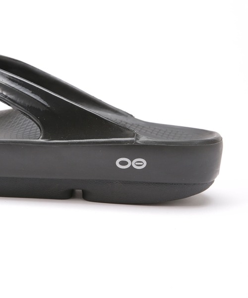 OOFOS（ウーフォス）の「OOFOS/oolala/サンダル（サンダル・レディース・ブラック・24/23/25）」の6枚目の写真