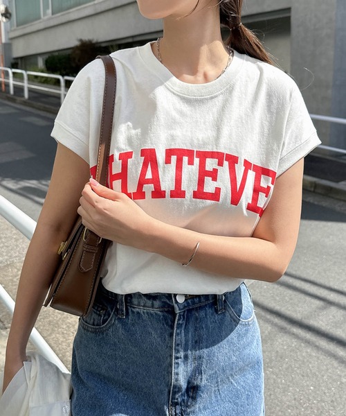 andme（アンドミー）の「コットン天竺ロゴプリントフレンチスリーブTシャツ（Tシャツ/カットソー・レディース・チャコールグレー/オフホワイト/グリーン/ブルー/ブラック/ピンク/モカ/ホワイト×ピンク/ホワイト×グリーン/ホワイト×レッド/ホワイト×パープル/ホワイト×イエロー・M）」の3枚目の写真