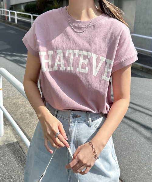 andme（アンドミー）の「コットン天竺ロゴプリントフレンチスリーブTシャツ（Tシャツ/カットソー・レディース・チャコールグレー/オフホワイト/グリーン/ブルー/ブラック/ピンク/モカ/ホワイト×ピンク/ホワイト×グリーン/ホワイト×レッド/ホワイト×パープル/ホワイト×イエロー・M）」の12枚目の写真