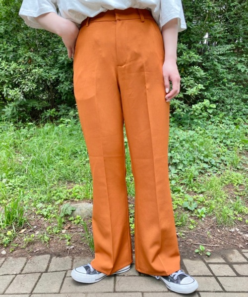 nemne store（ネンネストア）の「のんびり過ごすフレアカラーパンツ（スラックス・レディース・オレンジ/ブルー/ライトグリーン/アイボリー/マスタード・SMALL/MEDIUM）」の5枚目の写真