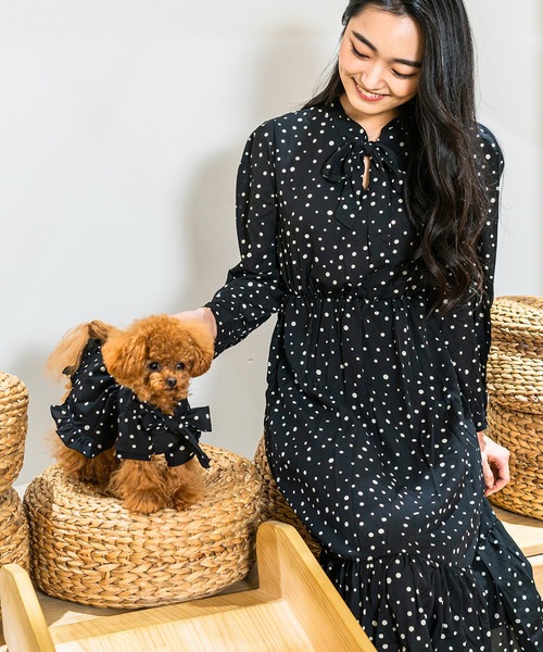 Toyome（トヨミー）の「【飼い主と犬服のペアルックセット】リボンタイ付きドット柄ワンピース（ペットウェア・レディース・ブラック/グリーン・M/S/XXS/L/SS）」の2枚目の写真