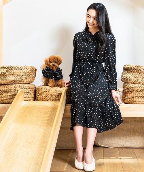 Toyome（トヨミー）の「【飼い主と犬服のペアルックセット】リボンタイ付きドット柄ワンピース（ペットウェア・レディース・ブラック/グリーン・M/S/XXS/L/SS）」の13枚目の写真