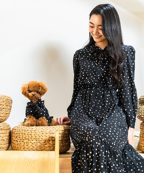 Toyome（トヨミー）の「【飼い主と犬服のペアルックセット】リボンタイ付きドット柄ワンピース（ペットウェア・レディース・ブラック/グリーン・M/S/XXS/L/SS）」の15枚目の写真