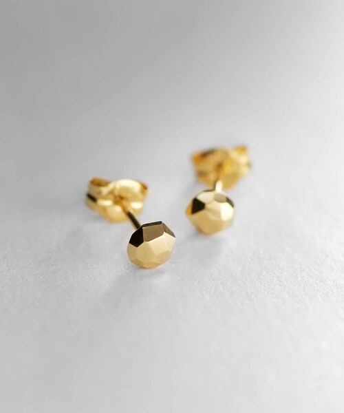 COCOSHNIK(ココシュニック)の「K18ランダムカット スタッドピアス(ピアス(両耳用)・レディース・ホワイト系その他7・00)」の2枚目の写真