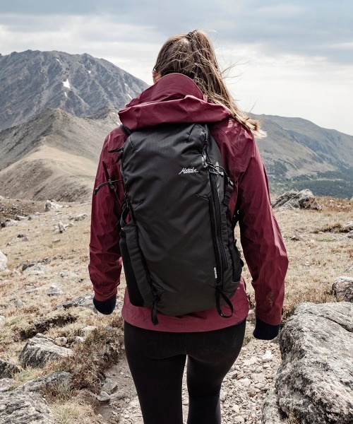 Matador(マタドール)の「Matador/マタドール Beast18 Ultralight Technical Backpack/ビースト18 2.0(バックパック/リュック・メンズ・チャコールグレー・FREE)」の5枚目の写真