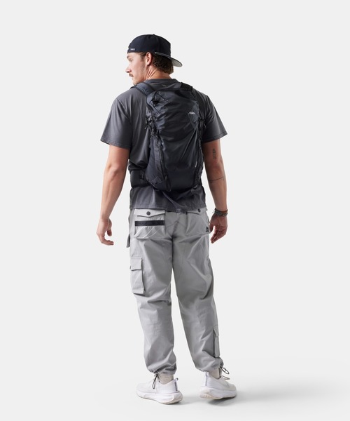Matador(マタドール)の「Matador/マタドール Beast18 Ultralight Technical Backpack/ビースト18 2.0(バックパック/リュック・メンズ・チャコールグレー・FREE)」の6枚目の写真