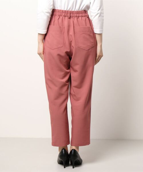 Rewde(ルゥデ)の「タックテーパードパンツ(1R12-08075)(その他パンツ・レディース・ベージュ/カーキ/ピンク・S/L/M)」の4枚目の写真