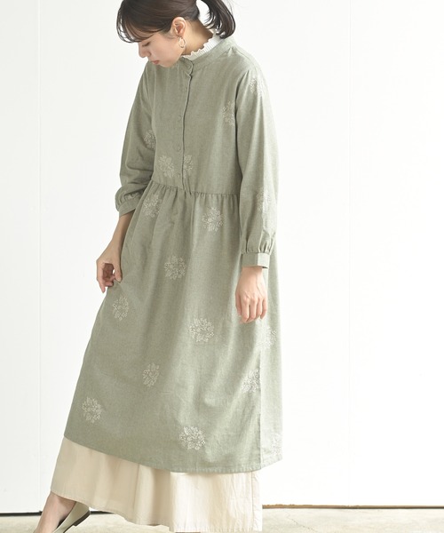 rps（アールピーエス）の「サークル刺繍ワンピース（ワンピース・レディース・アイボリー/チャコールグレー/グレイッシュベージュ/カーキ・M）」の4枚目の写真