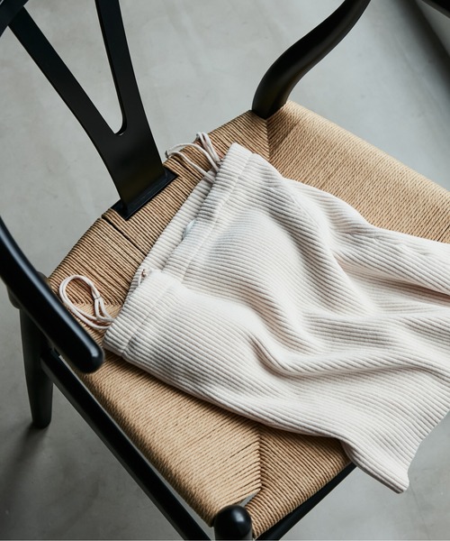 SALON adam et rope'（サロン アダム エ ロペ）の「【極上の肌ざわり】ブラパット付きキャミソール -CreamyCotton /クリーミーコットン-（キャミソール・レディース・チャコールグレー/ベージュ/オフホワイト・FREE）」の2枚目の写真