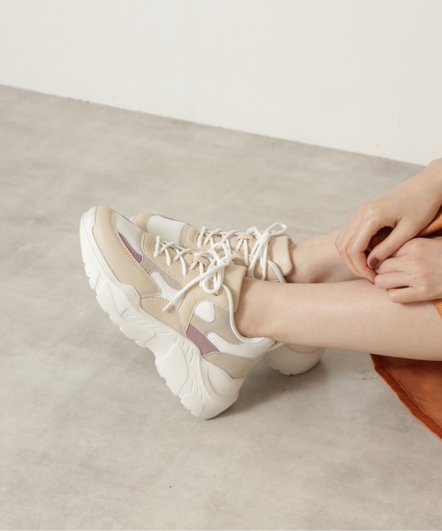 NATURAL BEAUTY BASIC(ナチュラルビューティーベーシック)の「ダッドソールスニーカー(スニーカー・レディース・ホワイト/ベージュ・LARGE/MEDIUM/SMALL)」の9枚目の写真