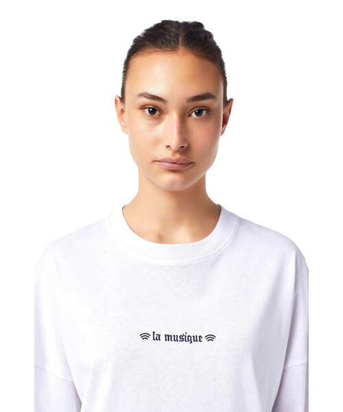 DIESEL（ディーゼル）の「レディース サステナブル Tシャツ エンブロイダリー リラックスフィット バックプリント（Tシャツ/カットソー・レディース・ホワイト/ブラック・MEDIUM/SMALL/LARGE/X-SMALL）」の4枚目の写真