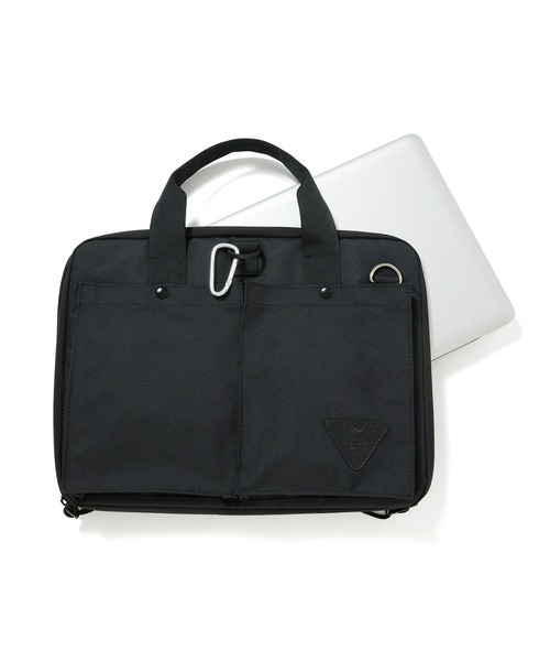 ADAM ET ROPE'(アダムエロペ)の「【ROUTINE】ドキュメントケース/タブレットケース/多機能/UNISEX(ビジネスバッグ・メンズ・ブラック/チャコールグレー・FREE)」の3枚目の写真