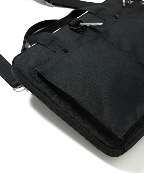ADAM ET ROPE'(アダムエロペ)の「【ROUTINE】ドキュメントケース/タブレットケース/多機能/UNISEX(ビジネスバッグ・メンズ・ブラック/チャコールグレー・FREE)」の6枚目の写真