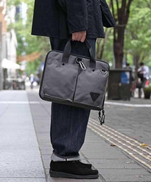 ADAM ET ROPE'(アダムエロペ)の「【ROUTINE】ドキュメントケース/タブレットケース/多機能/UNISEX(ビジネスバッグ・メンズ・ブラック/チャコールグレー・FREE)」の14枚目の写真