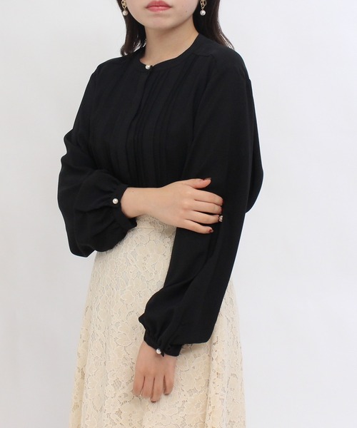 TRUDEA(トルディア)の「バンドカラーピンタックブラウス(シャツ/ブラウス・レディース・ブラック/ベージュ/グリーン/スモークピンク・MEDIUM/LARGE)」の16枚目の写真