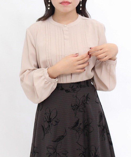 TRUDEA(トルディア)の「バンドカラーピンタックブラウス(シャツ/ブラウス・レディース・ブラック/ベージュ/グリーン/スモークピンク・MEDIUM/LARGE)」の11枚目の写真