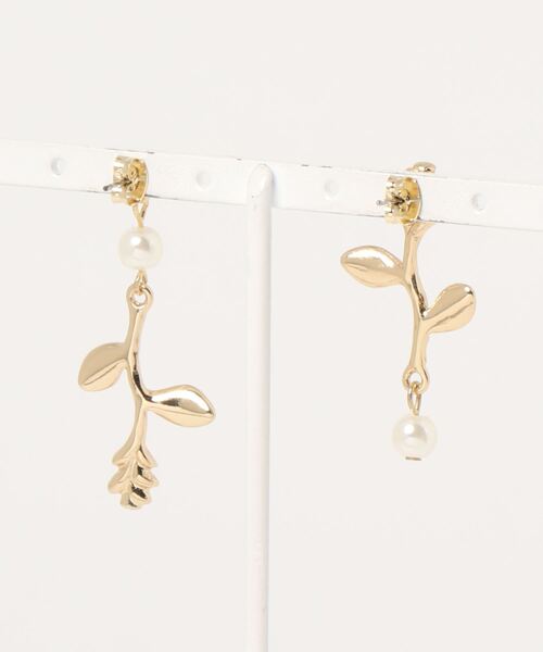 natural couture(ナチュラルクチュール)の「フラワー×パールピアス(ピアス(両耳用)・レディース・シルバー/ゴールド・FREE)」の3枚目の写真