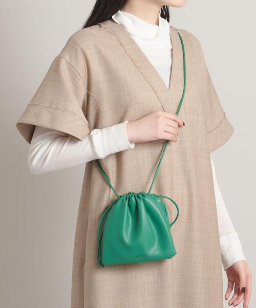 ESLOW(エスロー)の「【一部別注】<ESLOW(エスロー)>DRAWSTRING BAG(ショルダーバッグ・レディース・イエロー/グレー/ケリー/ダークブラウン/ブラック・FREE)」の4枚目の写真