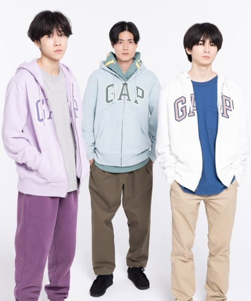 GAP(ギャップ)の「GAPロゴフルジップ パーカー (ユニセックス)(パーカー・メンズ・ホワイト/ライトブルー/ラベンダー/グレー/イエロー/ブラック/ネイビー・S/M/L/XL/XS/XXS)」の8枚目の写真