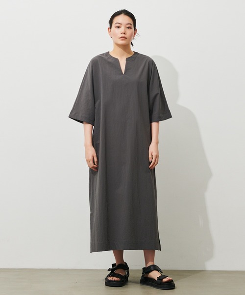 N.O.R.C by the line(ノークバイザライン)の「ナイロンストレッチキーネックワンピース(ワンピース・レディース・ブラック/ブルー/ダークグレー/カーキ/ベージュ・M/S/L)」の3枚目の写真