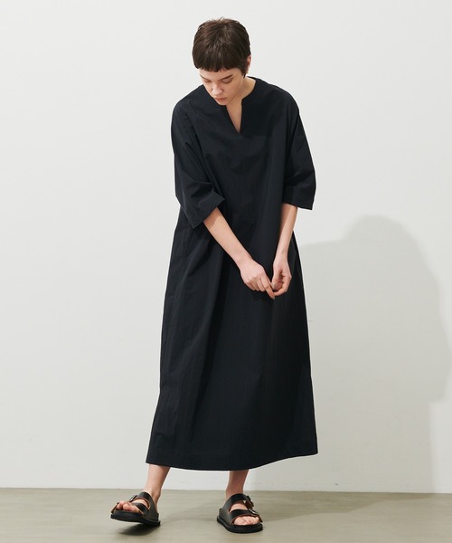 N.O.R.C by the line(ノークバイザライン)の「ナイロンストレッチキーネックワンピース(ワンピース・レディース・ブラック/ブルー/ダークグレー/カーキ/ベージュ・M/S/L)」の6枚目の写真