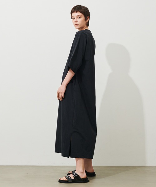 N.O.R.C by the line(ノークバイザライン)の「ナイロンストレッチキーネックワンピース(ワンピース・レディース・ブラック/ブルー/ダークグレー/カーキ/ベージュ・M/S/L)」の7枚目の写真