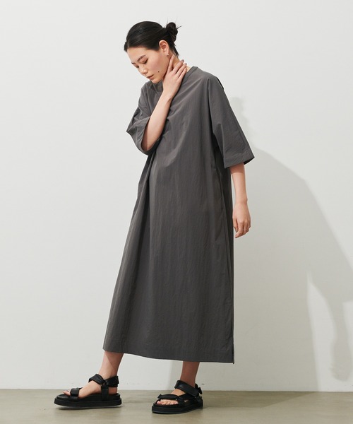 N.O.R.C by the line(ノークバイザライン)の「ナイロンストレッチキーネックワンピース(ワンピース・レディース・ブラック/ブルー/ダークグレー/カーキ/ベージュ・M/S/L)」の16枚目の写真