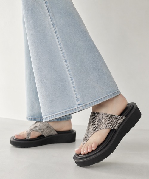 coca（ANDEX shoes product）（コカ）の「coca / コカ　ボリュームソール　厚底　トングサンダル　122010（サンダル・レディース・ホワイト/ブラック/ブラック系その他・LL/M/L/S）」の9枚目の写真